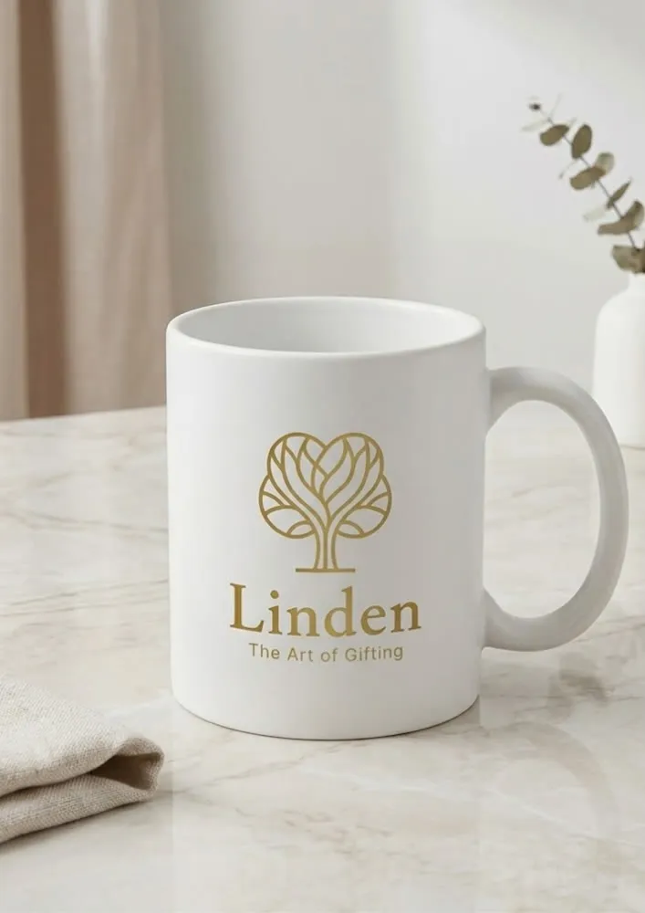 Caneca de cerâmica branca de 350 ml com personalização impressa na face frontal